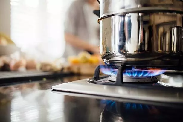 Cooking Gas Last Longer: వంటగ్యాస్ త్వరగా అయిపోకూడదు అంటే సింపుల్ టిప్స్ Cooking Gas Last Longer: వంటగ్యాస్ త్వరగా అయిపోకూడదు అంటే సింపుల్ టిప్స్