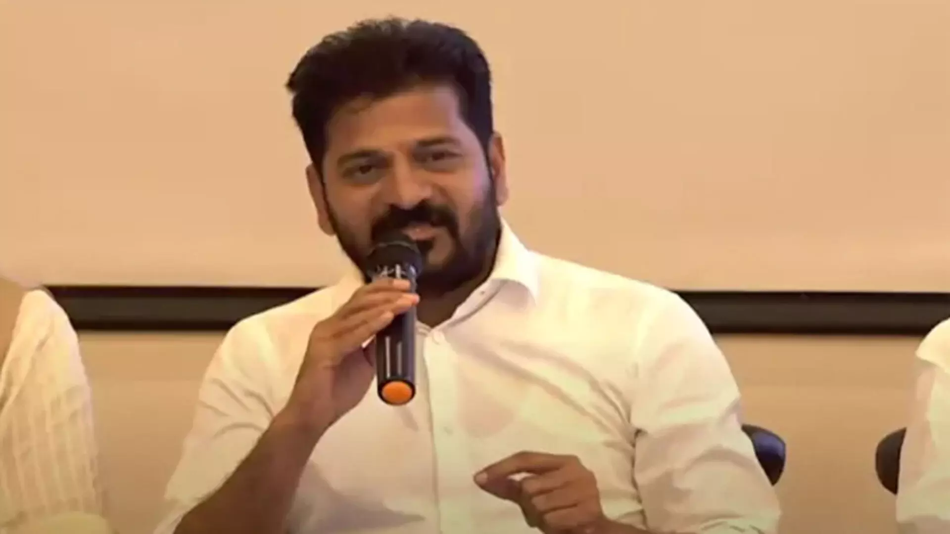 Revanth Reddy : లోక్ సభ ఎన్నికల్లో టిఆర్ఎస్ చనిపోయి బిజెపిని బతికించింది Revanth Reddy : లోక్ సభ ఎన్నికల్లో టిఆర్ఎస్ చనిపోయి బిజెపిని బతికించింది