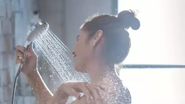 Bathing with Hot Water: వేడి నీళ్లతో స్నానం చేయడం మంచిదేనా? Bathing with Hot Water: వేడి నీళ్లతో స్నానం చేయడం మంచిదేనా?