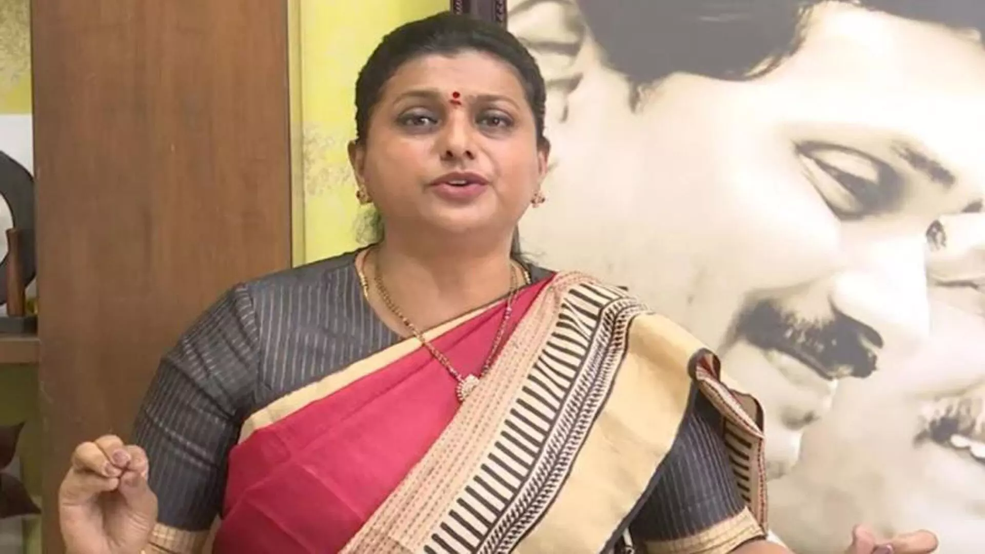 RK ROJA : నగరి ఎమ్మెల్యే గాలిభానుప్రకాష్పై మాజీ మంత్రి రోజా ఫిర్యాదు RK ROJA : నగరి ఎమ్మెల్యే గాలిభానుప్రకాష్పై మాజీ మంత్రి రోజా ఫిర్యాదు