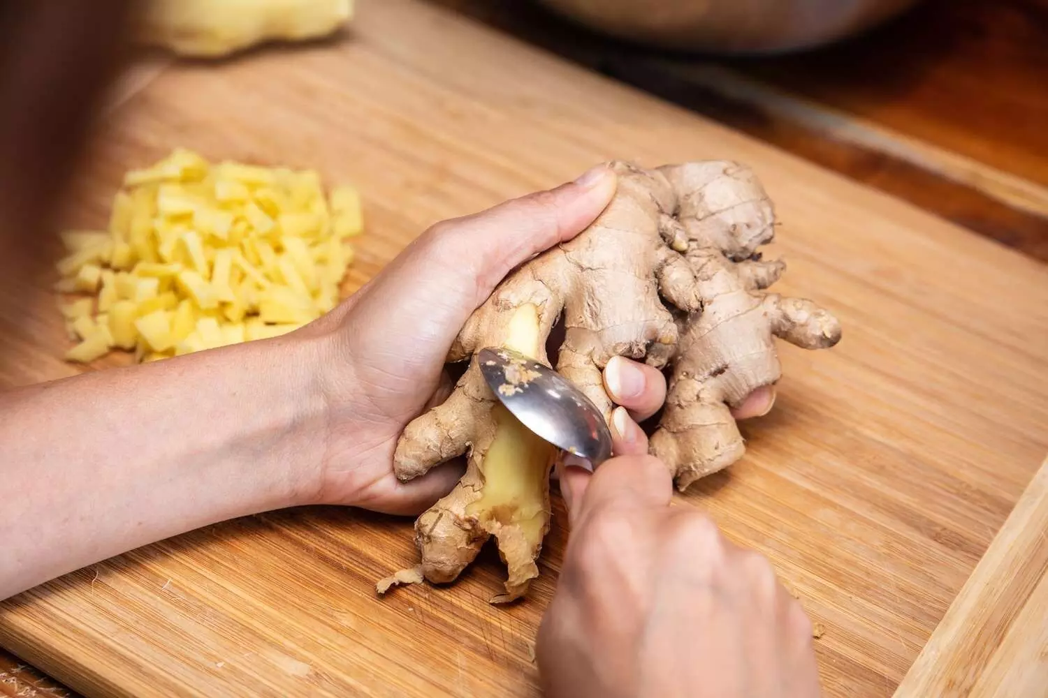 Easily Peel Ginger Skin: అల్లం పొట్టు ఈజీగా తీసేందుకు చిట్కాలు... Easily Peel Ginger Skin: అల్లం పొట్టు ఈజీగా తీసేందుకు చిట్కాలు...