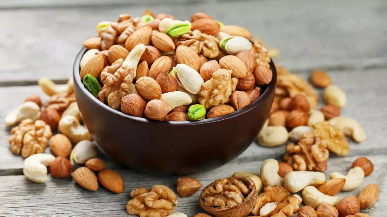 Best Time to Eat Nuts: గింజలు తినడానికి ఏది బెస్ట్ టైమ్..? Best Time to Eat Nuts: గింజలు తినడానికి ఏది బెస్ట్ టైమ్..?