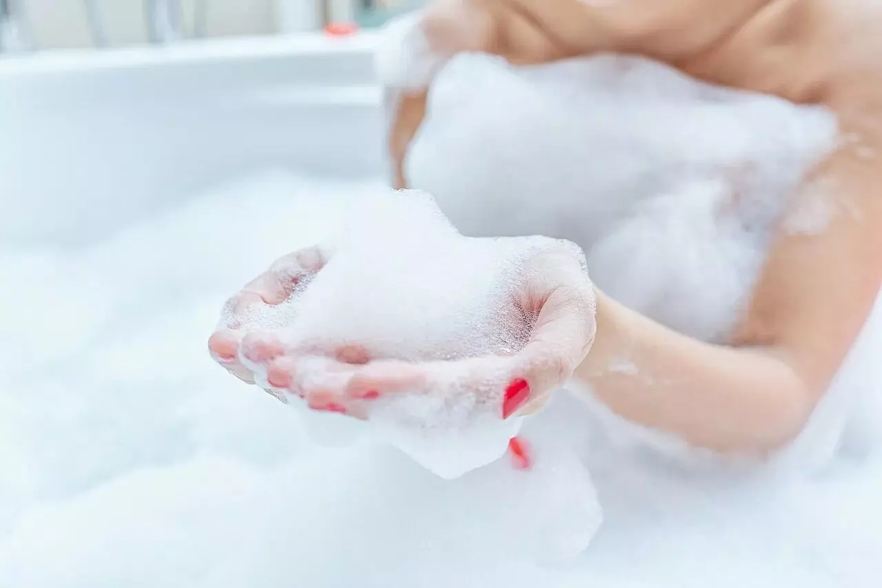 Soap vs Body Wash: సబ్బు లేదా బాడీ వాష్.. వర్షాకాలంలో ఏది మంచిది? Soap vs Body Wash: సబ్బు లేదా బాడీ వాష్.. వర్షాకాలంలో ఏది మంచిది?