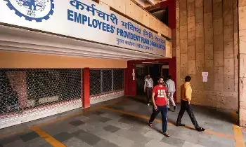 EPFO: గుడ్ న్యూస్.. పీఎఫ్ ఖాతాదారుడు మరణిస్తే కుటుంబానికి రూ.50,000 పరిహారం!