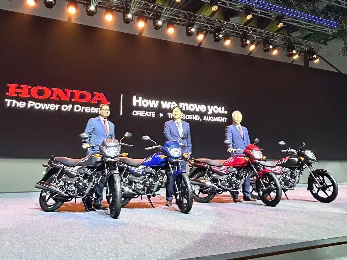 Honda : హీరో స్ప్లెండర్కు షాక్.. సరికొత్త హోండా షైన్ 100 DX వచ్చేసింది Honda : హీరో స్ప్లెండర్కు షాక్.. సరికొత్త హోండా షైన్ 100 DX వచ్చేసింది