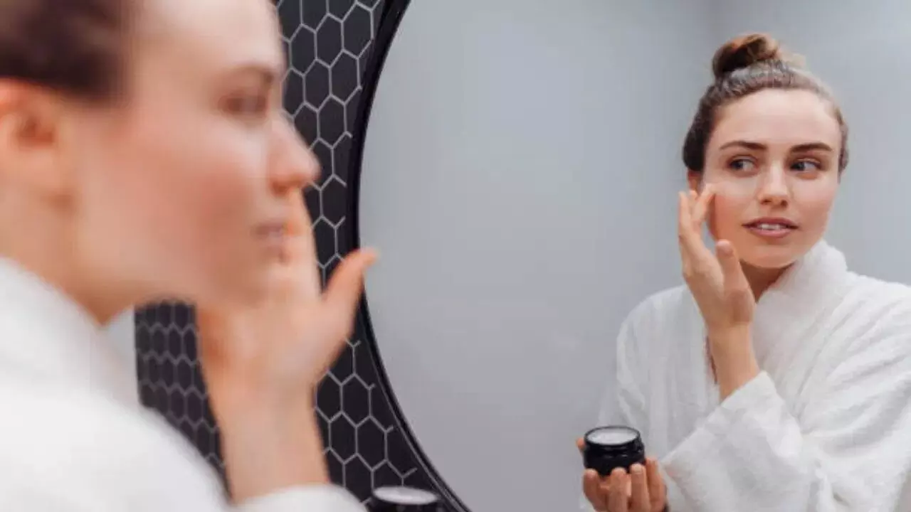 Skincare Tips: 20ఏళ్లు దాటిన తర్వాత చర్మ సంరక్షణకు తీసుకోవాల్సిన జాగ్రత్తల గురించి తెలుసా..? Skincare Tips: 20ఏళ్లు దాటిన తర్వాత చర్మ సంరక్షణకు తీసుకోవాల్సిన జాగ్రత్తల గురించి తెలుసా..?