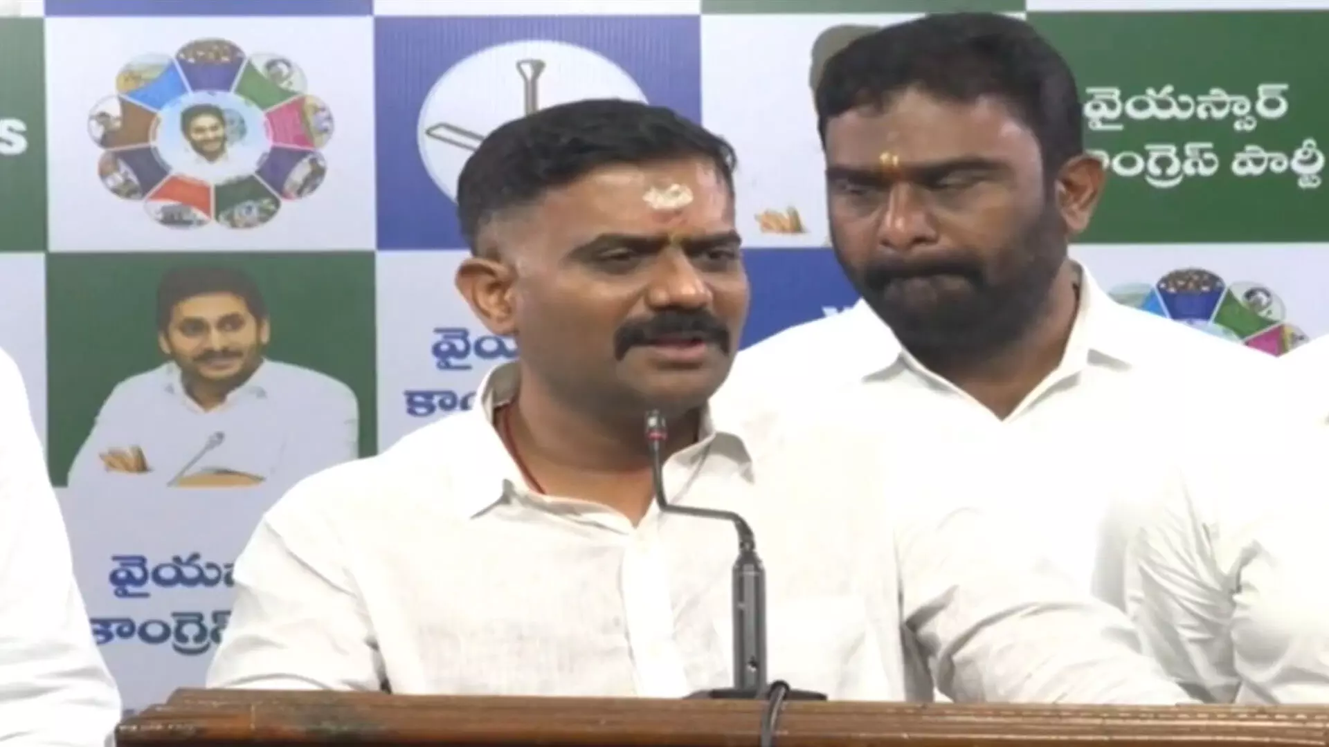 ఎల్లో మీడియా డైరెక్షన్ లో సిట్ దర్యాప్తు ఎల్లో మీడియా డైరెక్షన్ లో సిట్ దర్యాప్తు