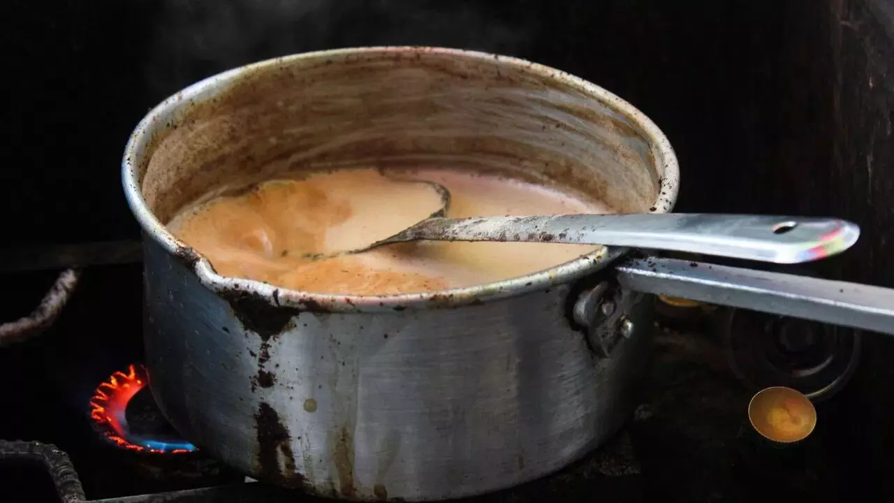 Boiling Tea Too Much: టీని ఎక్కువగా మరిగిస్తే ప్రమాదమా? మంచి టీ ఎలా తయారు చేయాలి Boiling Tea Too Much: టీని ఎక్కువగా మరిగిస్తే ప్రమాదమా? మంచి టీ ఎలా తయారు చేయాలి