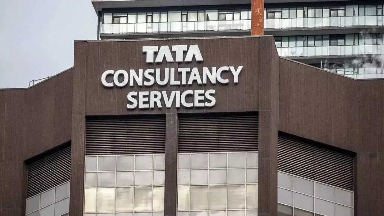 TCS Layoff : ఐటీ ఉద్యోగులకు షాక్.. 12,000మందికి టీసీఎస్ ఉద్వాసన TCS Layoff : ఐటీ ఉద్యోగులకు షాక్.. 12,000మందికి టీసీఎస్ ఉద్వాసన
