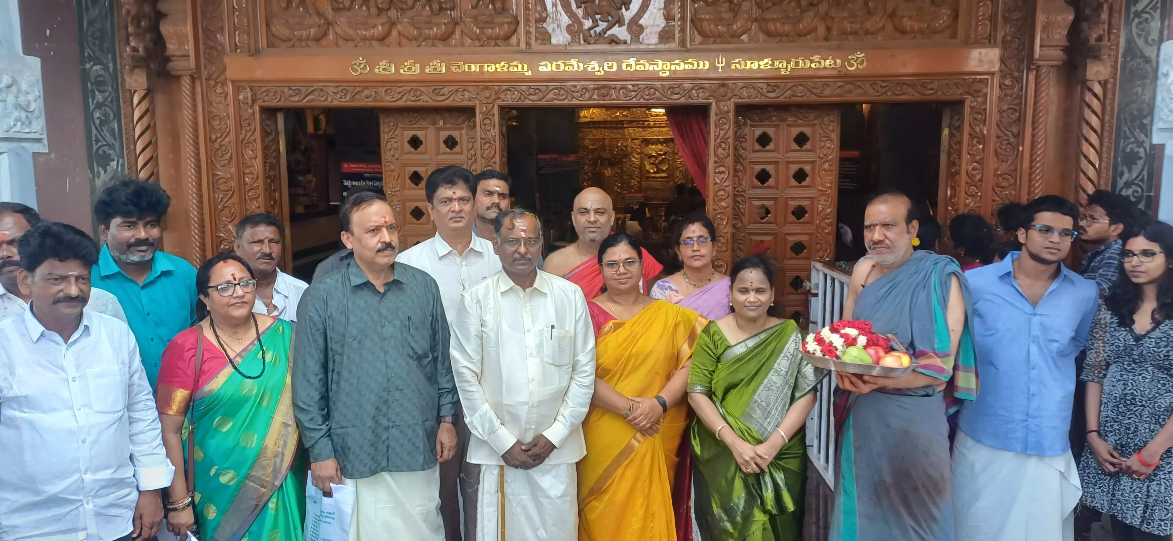 చెంగాళ్ళమ్మ తల్లిని దర్శించుకున్న ఇస్రో చైర్మన్ వి నారాయణన్ చెంగాళ్ళమ్మ తల్లిని దర్శించుకున్న ఇస్రో చైర్మన్ వి నారాయణన్