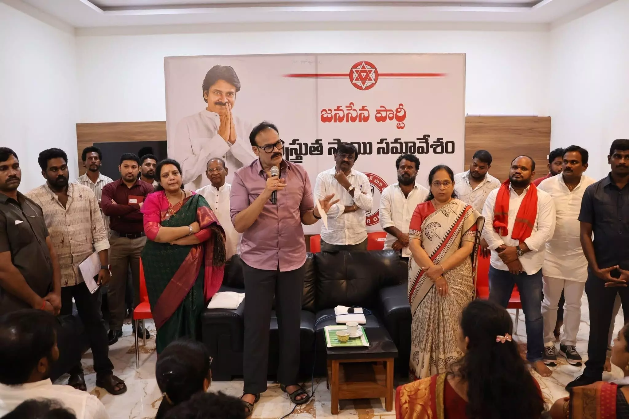 జనసేనలో కార్యకర్తలకే ప్రథమ ప్రాధాన్యం జనసేనలో కార్యకర్తలకే ప్రథమ ప్రాధాన్యం