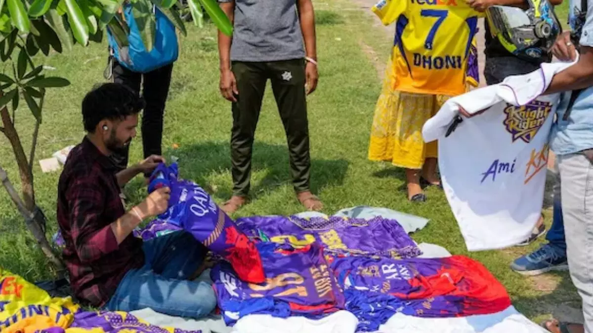 IPL Jerseys Stolen: రూ. 6 లక్షల ఐపీఎల్ జెర్సీలు దొంగతనం! IPL Jerseys Stolen: రూ. 6 లక్షల ఐపీఎల్ జెర్సీలు దొంగతనం!