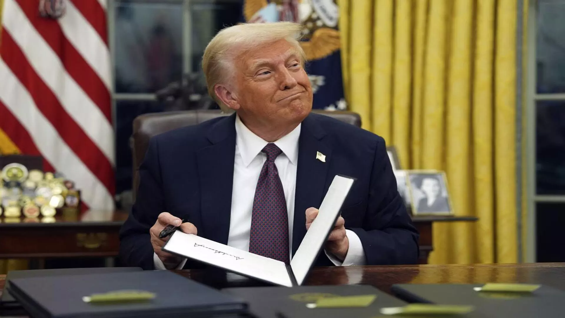US New Tariffs : పలు దేశాలపై కొత్త టారిఫ్లు ప్రకటించిన ట్రంప్ US New Tariffs : పలు దేశాలపై కొత్త టారిఫ్లు ప్రకటించిన ట్రంప్