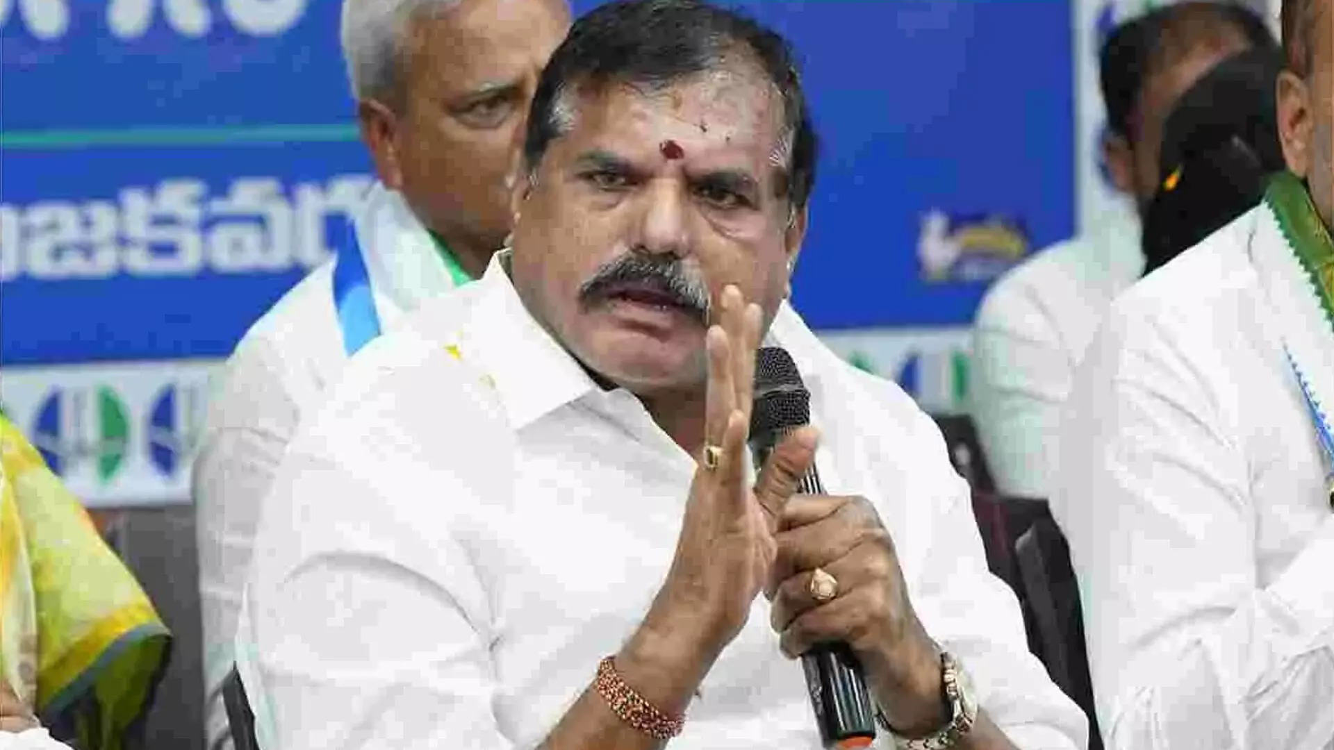 Botcha Satyanarayana : కూటమి ప్రభుత్వం విశాఖను దోపిడీ చేస్తోంది Botcha Satyanarayana : కూటమి ప్రభుత్వం విశాఖను దోపిడీ చేస్తోంది