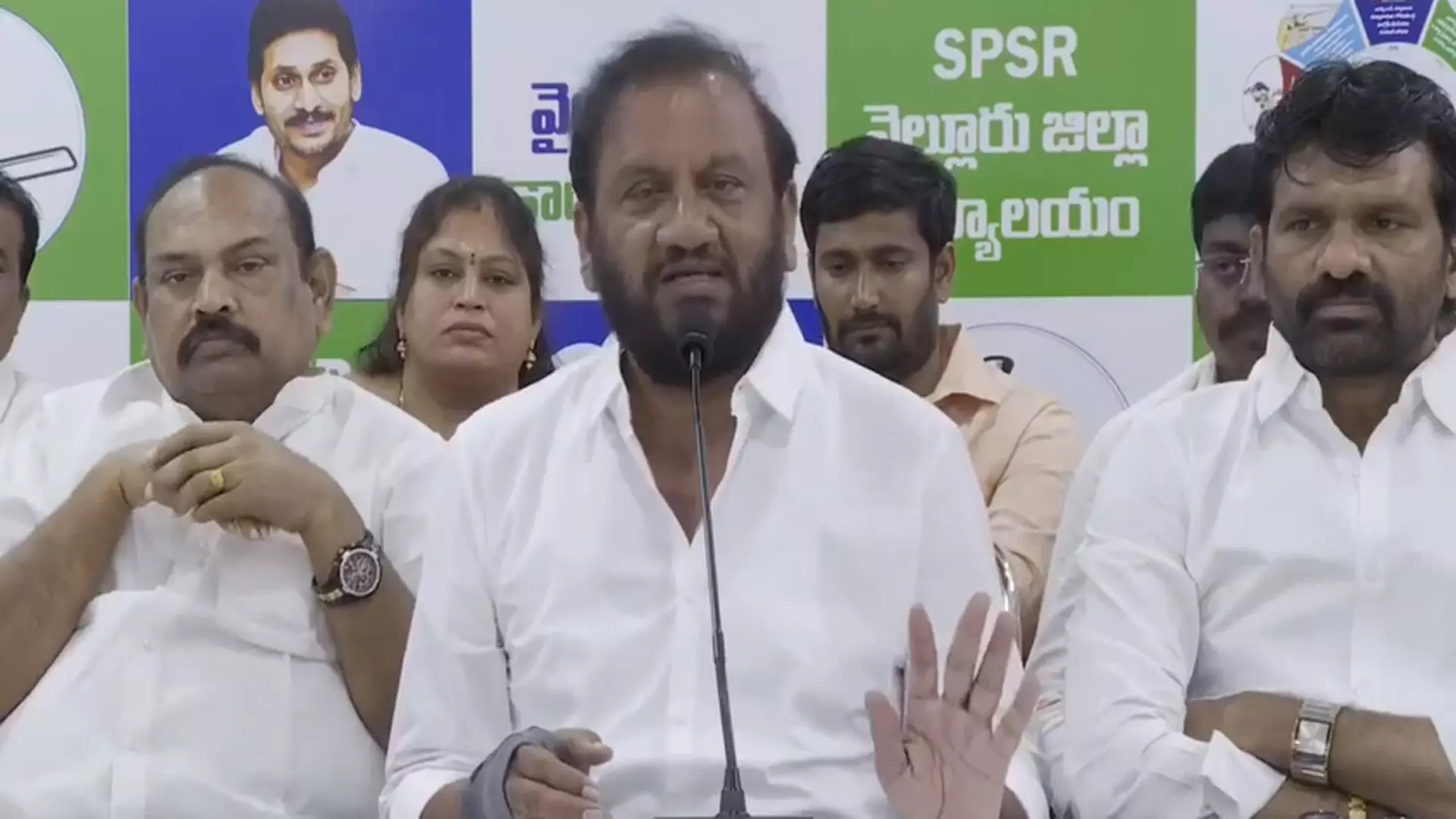 YSR Congress Party : వైయస్ జగన్ నెల్లూరు పర్యటన గ్రాండ్ సక్సెస్ YSR Congress Party : వైయస్ జగన్ నెల్లూరు పర్యటన గ్రాండ్ సక్సెస్