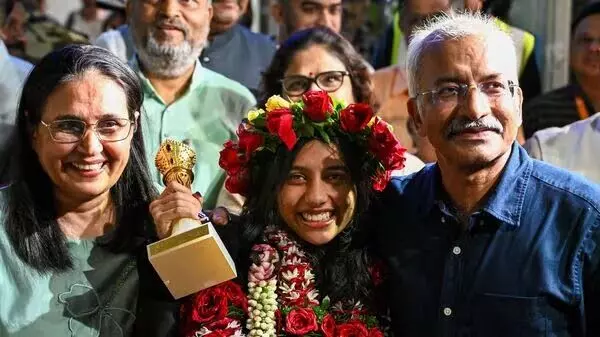 Grand Welcome for Divya: నాగ్ పూర్ లో దివ్యకు గ్రాండ్ వెల్కమ్.. Grand Welcome for Divya: నాగ్ పూర్ లో దివ్యకు గ్రాండ్ వెల్కమ్..