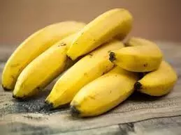 Banana Benefits: అరటి పండుని ఈజీగా తీసిపారేయకండి.. దాన్ని లాభాలు తెలిస్తే అవాక్కే.. Banana Benefits: అరటి పండుని ఈజీగా తీసిపారేయకండి.. దాన్ని లాభాలు తెలిస్తే అవాక్కే..