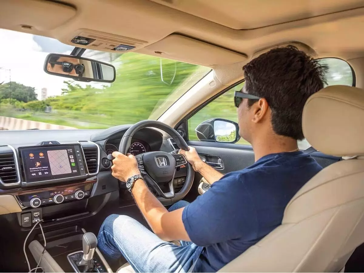 Honda : కొత్త కారు కొనే వాళ్లకు గుడ్ న్యూస్.. హోండా పాపులర్ మోడల్ పై రూ.లక్ష తగ్గింపు Honda : కొత్త కారు కొనే వాళ్లకు గుడ్ న్యూస్.. హోండా పాపులర్ మోడల్ పై రూ.లక్ష తగ్గింపు