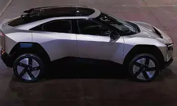 Electric Cars : సింగిల్ ఛార్జ్ తో వందల కిలోమీటర్లు ప్రయాణించే ఎలక్ట్రిక్ కార్లు ఇవే.. సేఫ్టీలోనూ ఇవి తోపు Electric Cars : సింగిల్ ఛార్జ్ తో వందల కిలోమీటర్లు ప్రయాణించే ఎలక్ట్రిక్ కార్లు ఇవే.. సేఫ్టీలోనూ ఇవి తోపు