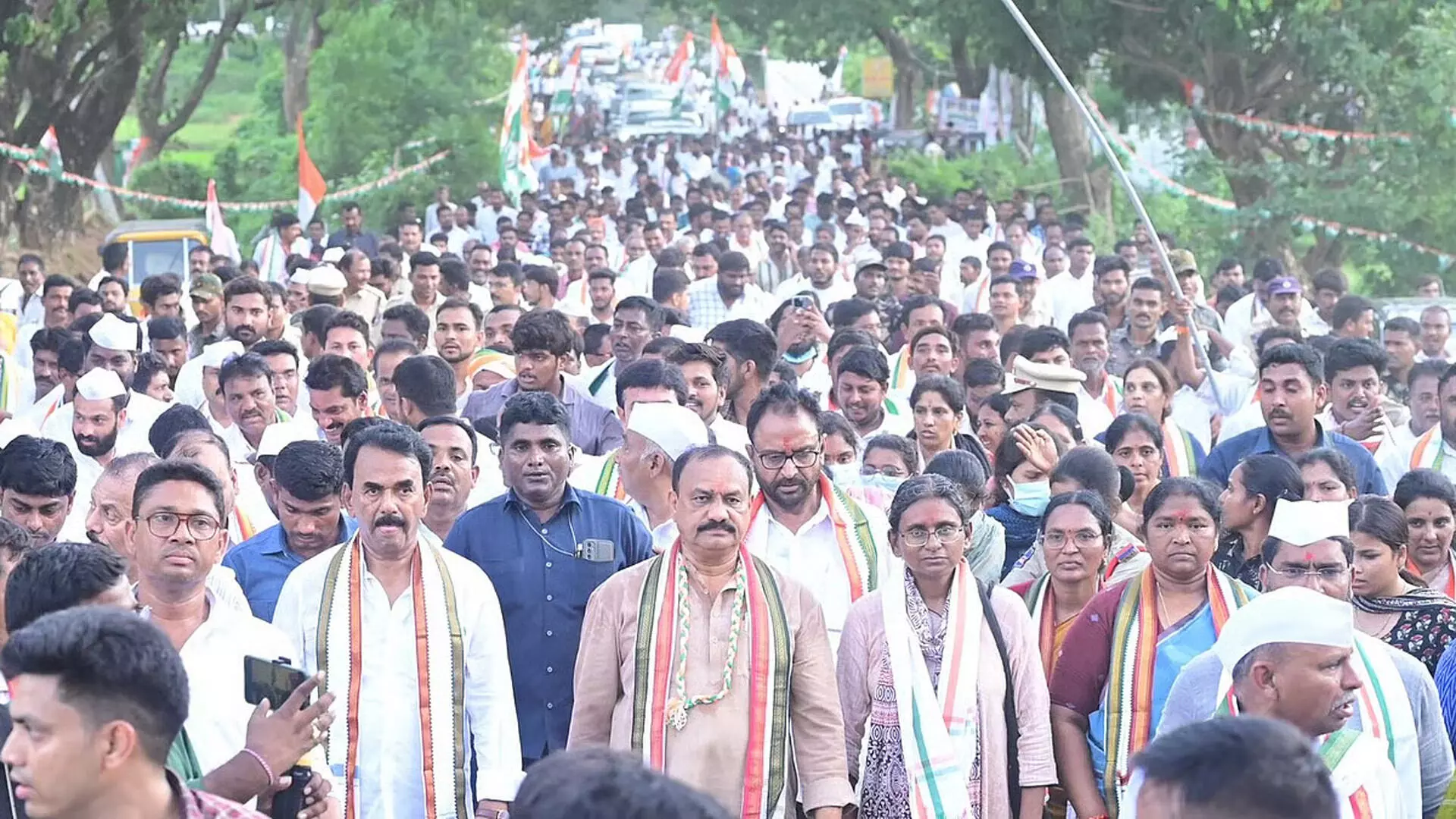 Telangana Congress : జంతర్మంతర్ వద్ద నేడు తెలంగాణ కాంగ్రెస్ ధర్నా Telangana Congress : జంతర్మంతర్ వద్ద నేడు తెలంగాణ కాంగ్రెస్ ధర్నా