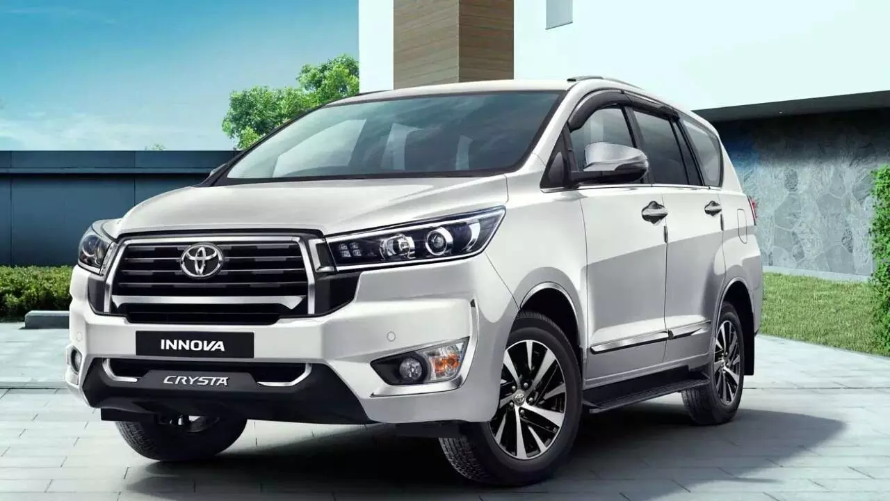Toyota Innova : పొలిటీషన్లు, సెలబ్రిటీలు మెచ్చారు.. 20ఏళ్లుగా రోడ్లపై రారాజు ఈ కారు Toyota Innova : పొలిటీషన్లు, సెలబ్రిటీలు మెచ్చారు.. 20ఏళ్లుగా రోడ్లపై రారాజు ఈ కారు