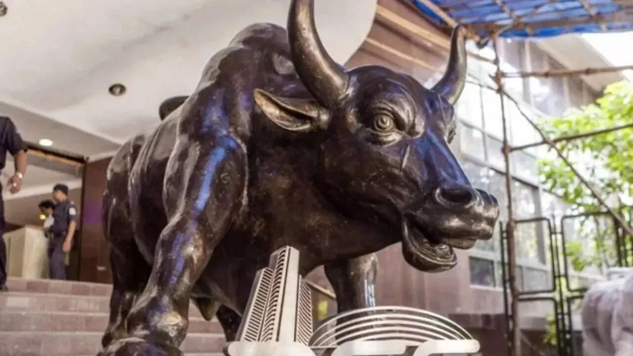 Stock market : ఎల్ఐసీ, పతంజలికి భారీ నష్టాలు.. దీనికి కారణం టాటా, అంబానీలేనా ? Stock market : ఎల్ఐసీ, పతంజలికి భారీ నష్టాలు.. దీనికి కారణం టాటా, అంబానీలేనా ?