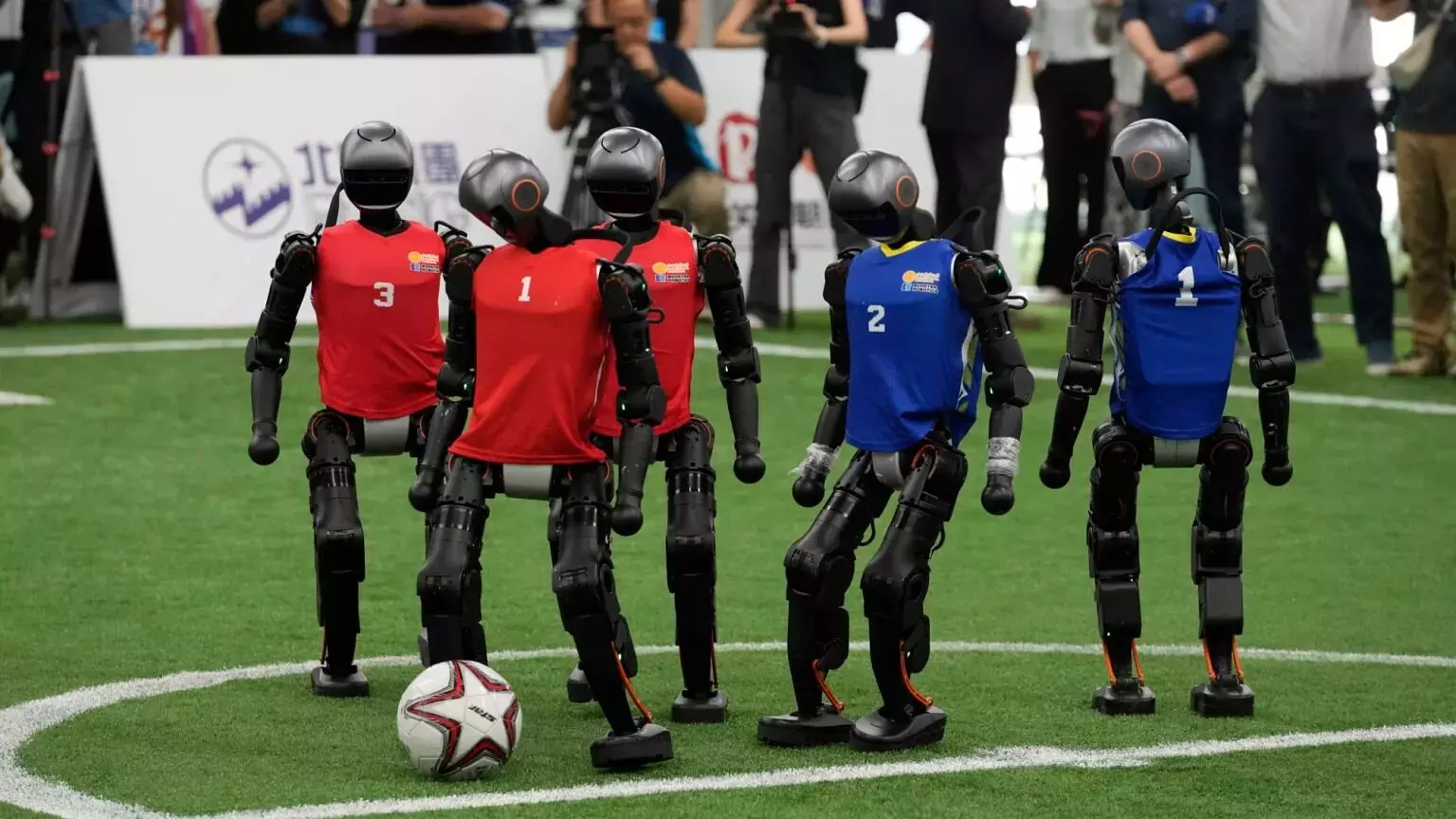 World Humanoid Robot Games: వరల్డ్ హ్యూమనాయిడ్ రోబోట్ గేమ్స్..ప్రాక్టీస్ చేసిన చైనా World Humanoid Robot Games: వరల్డ్ హ్యూమనాయిడ్ రోబోట్ గేమ్స్..ప్రాక్టీస్ చేసిన చైనా