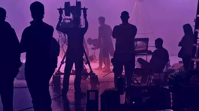 Film Workers Strike: టాలీవుడ్లో కొనసాగుతున్న సినీ కార్మికుల సమ్మె Film Workers Strike: టాలీవుడ్లో కొనసాగుతున్న సినీ కార్మికుల సమ్మె