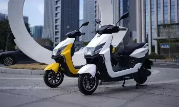Zelio Electric : సింగిల్ ఛార్జ్ తో 100కిమీ.. మొబైల్ ఫోన్ కంటే తక్కువ ధరకే ఎలక్ట్రిక్ స్కూటర్ Zelio Electric : సింగిల్ ఛార్జ్ తో 100కిమీ.. మొబైల్ ఫోన్ కంటే తక్కువ ధరకే ఎలక్ట్రిక్ స్కూటర్