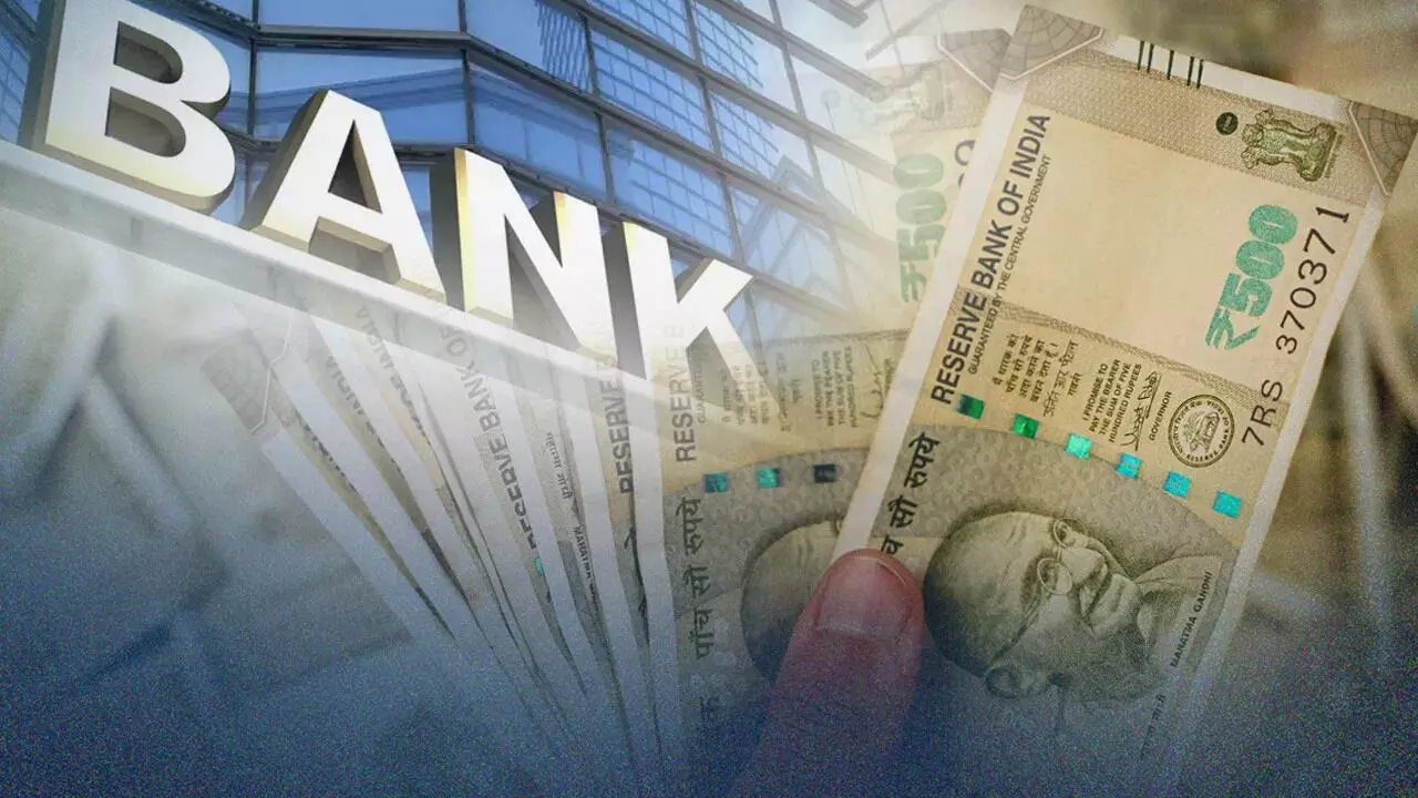 Bank Charges : మినిమం బ్యాలెన్స్ మాత్రమే కాదు.. ఈ ఛార్జీలతోనూ బ్యాంకులు భారీగా సంపాదిస్తాయి Bank Charges : మినిమం బ్యాలెన్స్ మాత్రమే కాదు.. ఈ ఛార్జీలతోనూ బ్యాంకులు భారీగా సంపాదిస్తాయి