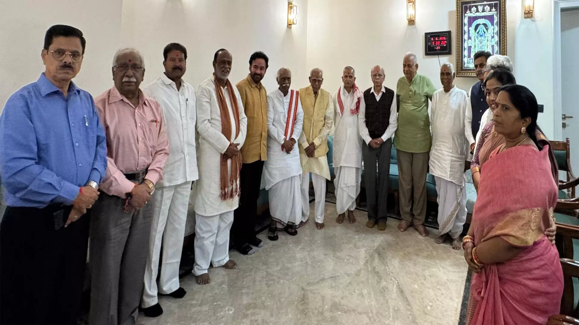 Bandaru Dattatreya : గురువులను సత్కరించుకున్న మాజీ గవర్నర్ బండారు దత్తాత్రేయ Bandaru Dattatreya : గురువులను సత్కరించుకున్న మాజీ గవర్నర్ బండారు దత్తాత్రేయ