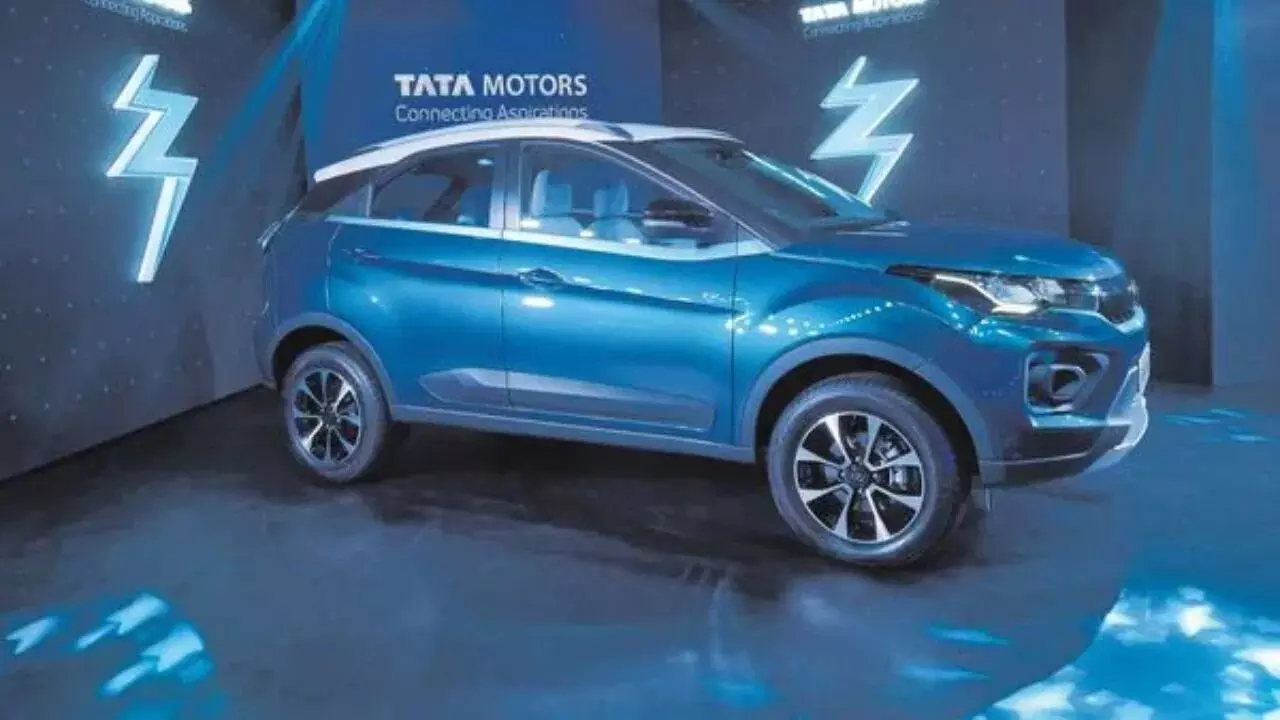 Tata Nexon : టాటా ఎలక్ట్రిక్ కారుపై బంపర్ డిస్కౌంట్.. నెక్సాన్ ఈవీపై రూ. 50,000 వరకు ఆదా Tata Nexon : టాటా ఎలక్ట్రిక్ కారుపై బంపర్ డిస్కౌంట్.. నెక్సాన్ ఈవీపై రూ. 50,000 వరకు ఆదా