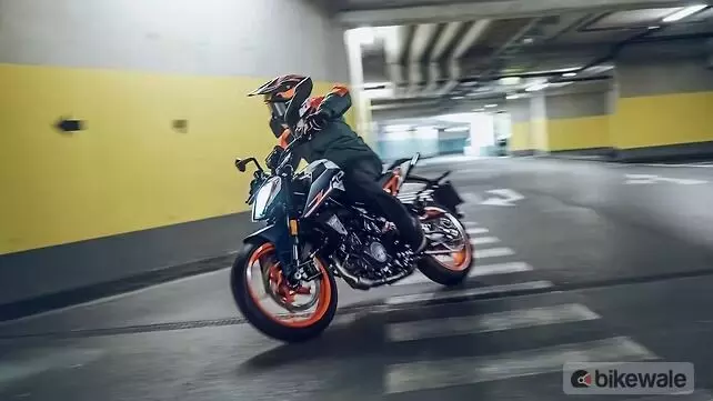 KTM : కేటీఎం నుంచి అత్యంత చవకైన బైక్ లాంచ్.. పల్సర్, అపాచీలకు గట్టి షాక్ KTM : కేటీఎం నుంచి అత్యంత చవకైన బైక్ లాంచ్.. పల్సర్, అపాచీలకు గట్టి షాక్