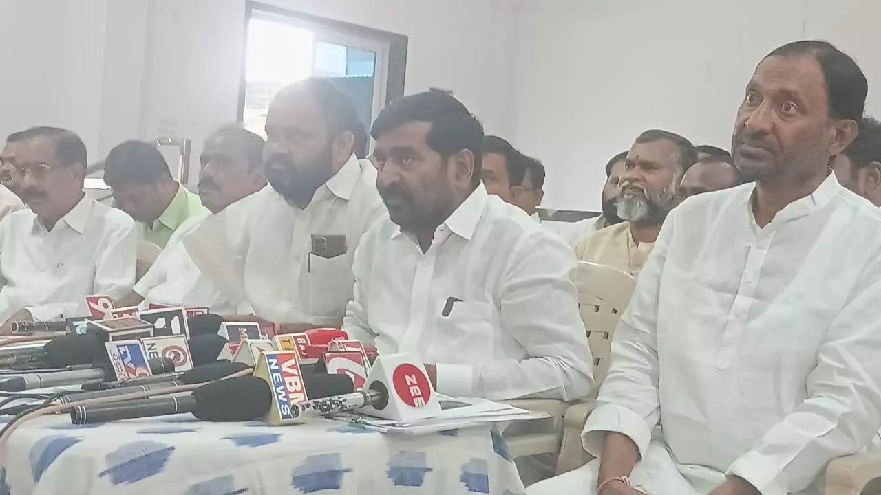 Jagadish Reddy : కృష్ణలో జలకళ ఉన్న ఈ ప్రభుత్వం సాగునీరు అందించలేకపోతోంది Jagadish Reddy : కృష్ణలో జలకళ ఉన్న ఈ ప్రభుత్వం సాగునీరు అందించలేకపోతోంది