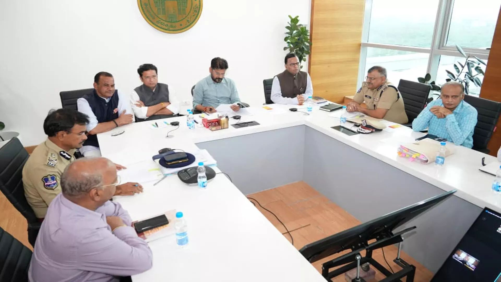 కుండపోత వర్షాలకు అన్ని శాఖలు అప్రమత్తంగా ఉండండి కుండపోత వర్షాలకు అన్ని శాఖలు అప్రమత్తంగా ఉండండి