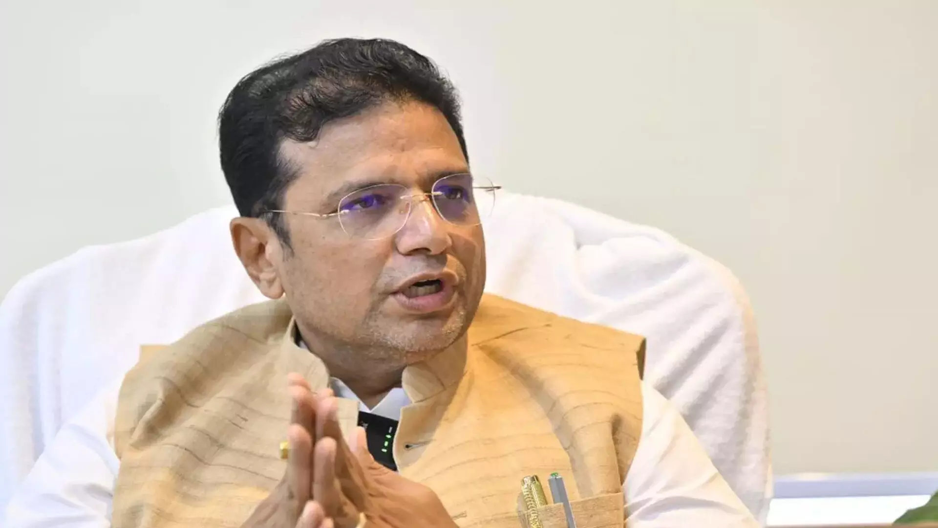 Duddilla Sridhar Babu : అభివద్ధి విషయంలో కూడా కేంద్రం రాజకీయ నిర్ణయాలు Duddilla Sridhar Babu : అభివద్ధి విషయంలో కూడా కేంద్రం రాజకీయ నిర్ణయాలు