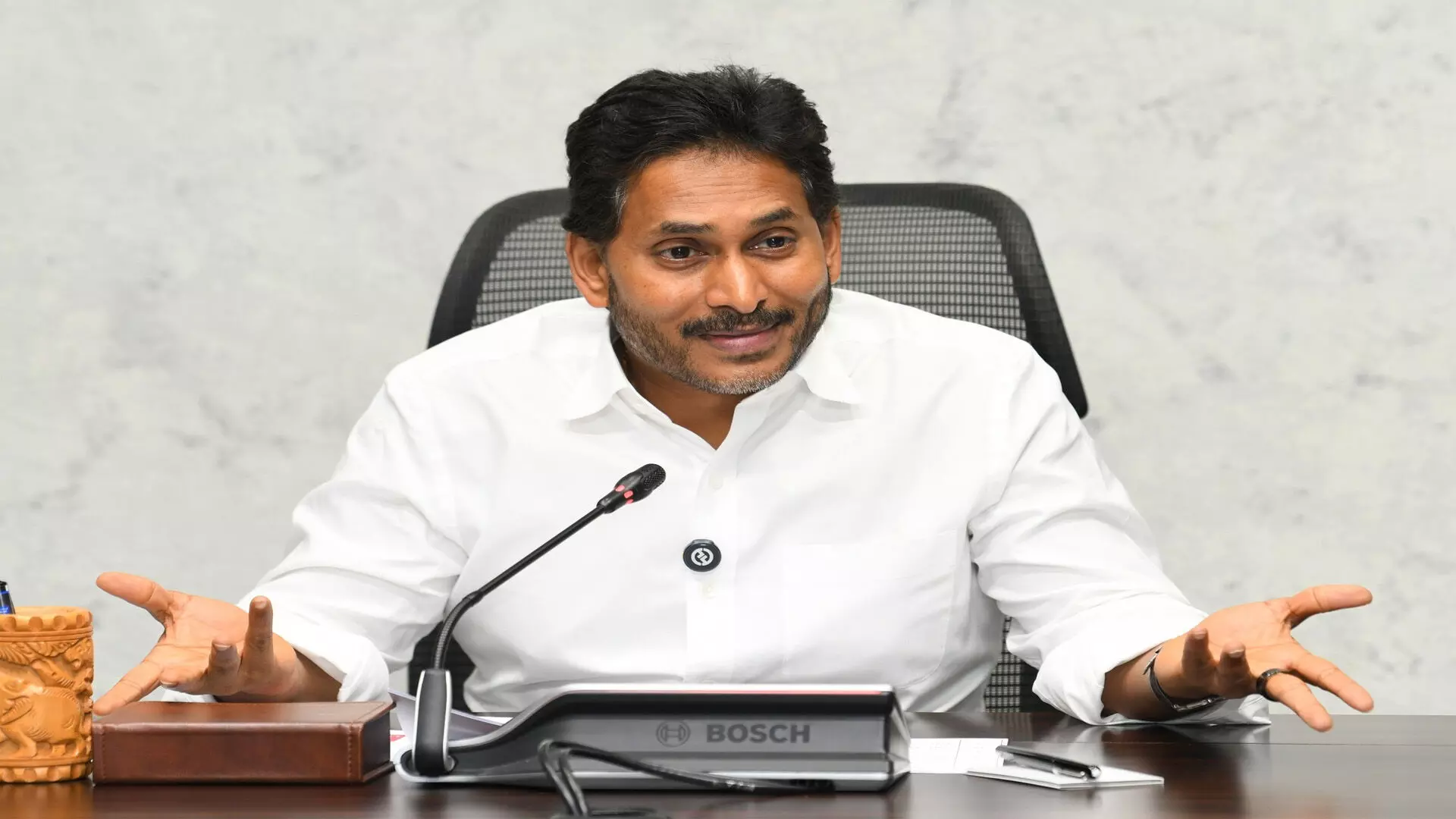 YS Jagan : రాహుల్, చంద్రబాబు, రేవంత్లు హాట్లైన్లో టచ్లో ఉంటారు YS Jagan : రాహుల్, చంద్రబాబు, రేవంత్లు హాట్లైన్లో టచ్లో ఉంటారు
