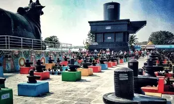 Kotilingeshwara Temple: కోటిలింగేశ్వర దేవాలయం.. 108 అడుగుల ఎత్తు శివలింగం Kotilingeshwara Temple: కోటిలింగేశ్వర దేవాలయం.. 108 అడుగుల ఎత్తు శివలింగం
