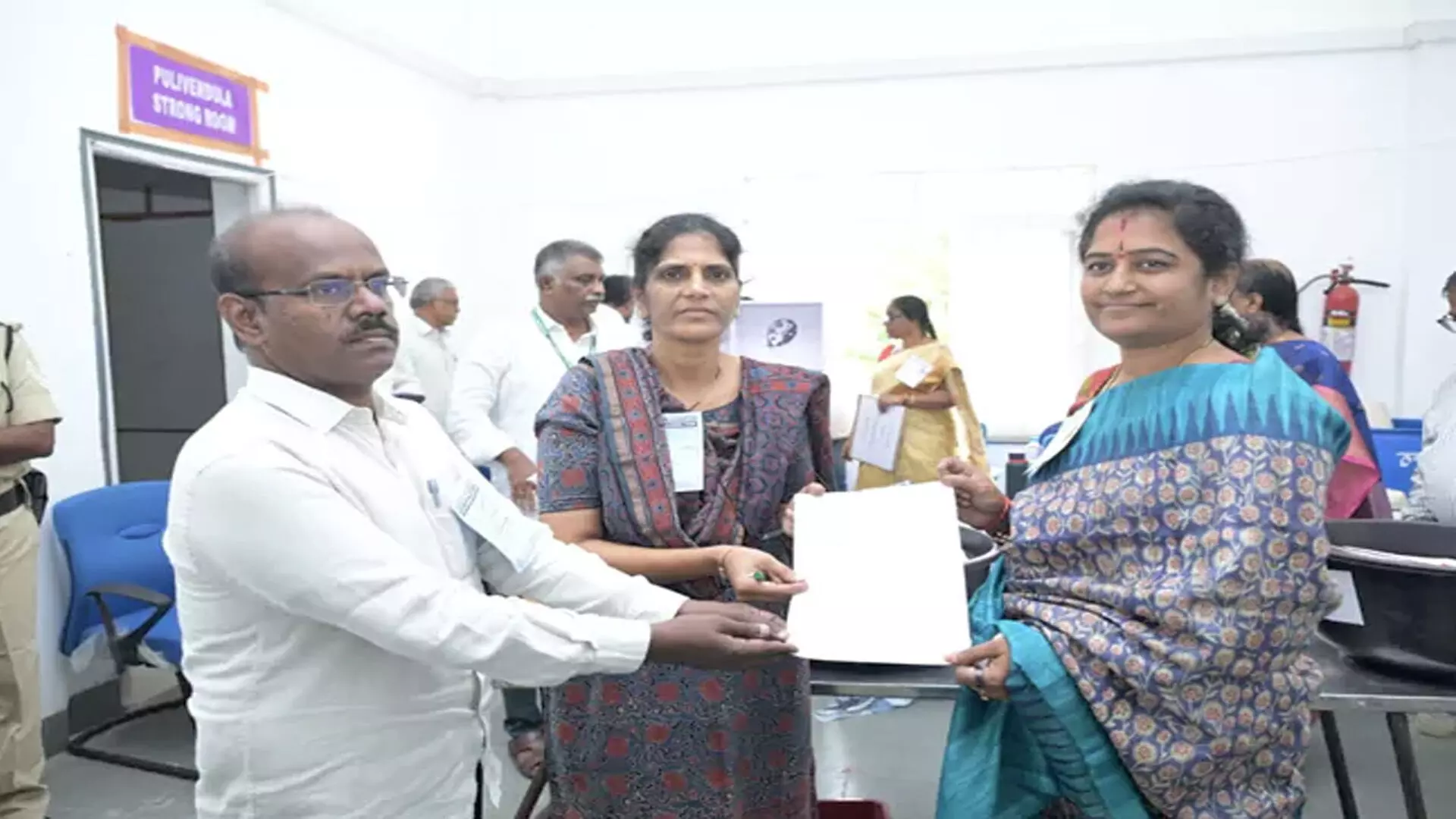 Pulivendula ZPTC : పులివెందుల జడ్పీటీసీ ఉప ఎన్నికలో వైఎస్ఆర్సీపీ ఓటమి Pulivendula ZPTC : పులివెందుల జడ్పీటీసీ ఉప ఎన్నికలో వైఎస్ఆర్సీపీ ఓటమి