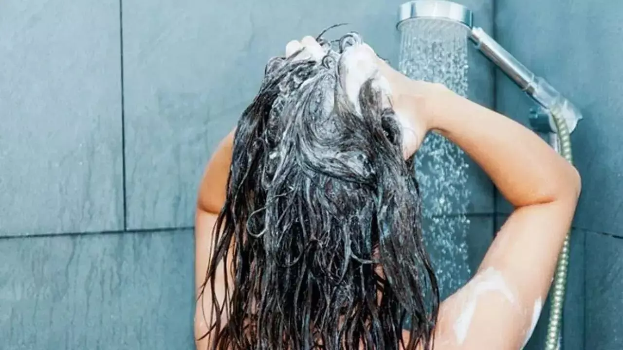 Mistakes After Bathing: స్నానం చేసిన తర్వాత ఈ తప్పులు చేస్తే..మీ గ్రహాలు తారుమారు! Mistakes After Bathing: స్నానం చేసిన తర్వాత ఈ తప్పులు చేస్తే..మీ గ్రహాలు తారుమారు!