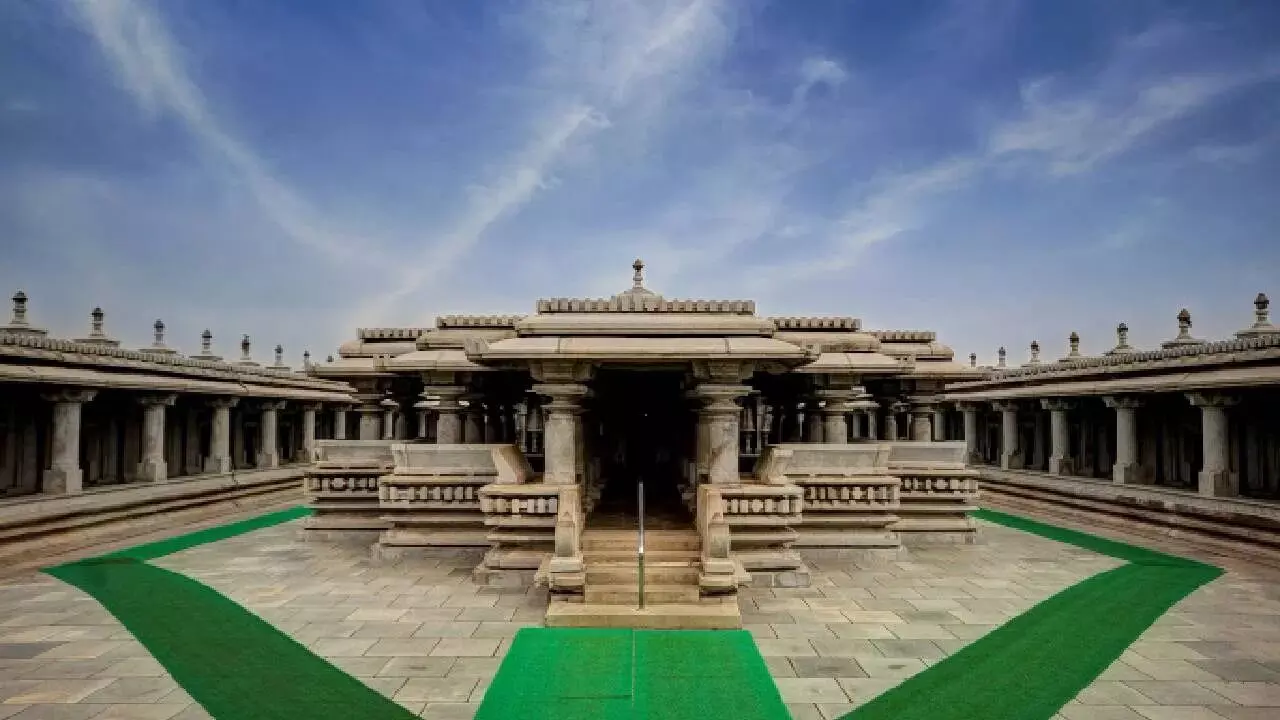 Krishna Temples: కృష్ణాష్టమికి తప్పక సందర్శించాల్సిన కృష్ణ దేవాలయాలు ఇవే.. Krishna Temples: కృష్ణాష్టమికి తప్పక సందర్శించాల్సిన కృష్ణ దేవాలయాలు ఇవే..
