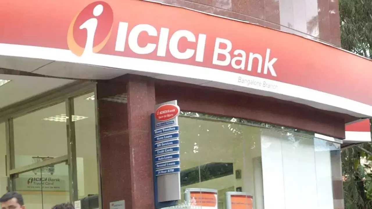 ICICI : నిర్ణయం మార్చుకున్న ఐసీఐసీఐ బ్యాంక్.. మినిమమ్ బ్యాలెన్ రూ.50,000కాదు రూ.15,000లే ICICI : నిర్ణయం మార్చుకున్న ఐసీఐసీఐ బ్యాంక్.. మినిమమ్ బ్యాలెన్ రూ.50,000కాదు రూ.15,000లే