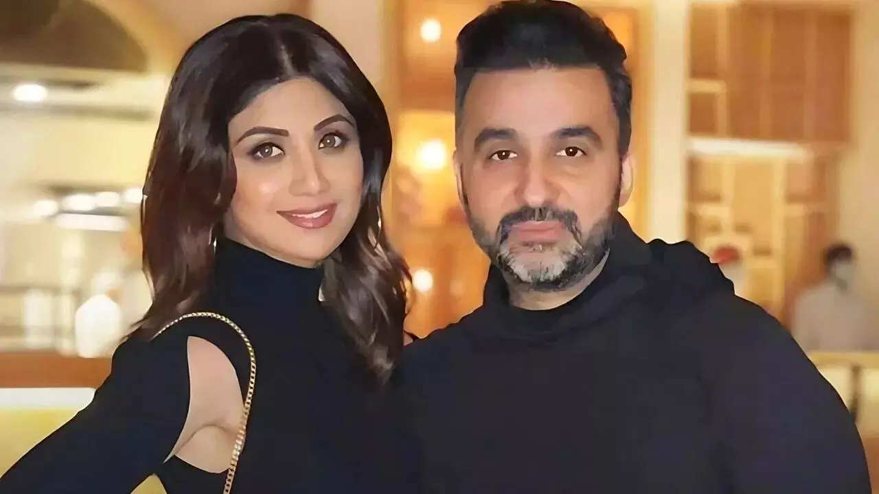 Shilpa Shetty : రూ.60కోట్ల మోసం కేసులో ఇరుక్కున్న శిల్పా శెట్టి, రాజ్ కుంద్రా.. అసలేం జరిగిందంటే ? Shilpa Shetty : రూ.60కోట్ల మోసం కేసులో ఇరుక్కున్న శిల్పా శెట్టి, రాజ్ కుంద్రా.. అసలేం జరిగిందంటే ?