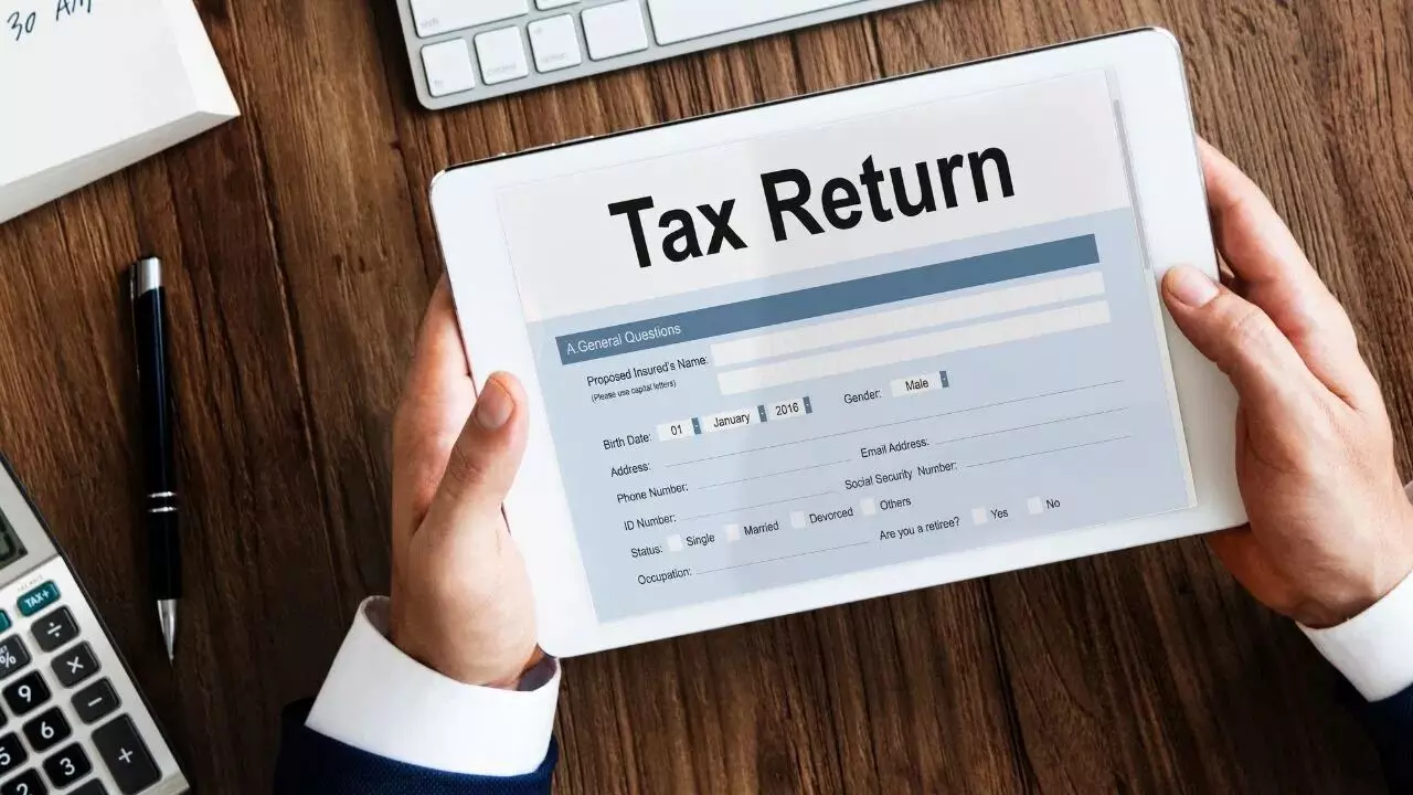 ITR Refund Delay : ఐటీఆర్ రిఫండ్లో ఎందుకు ఆలస్యం అవుతోంది? ఈ తప్పులు చేశారేమో ఒకసారి చెక్ చేసుకోండి ITR Refund Delay : ఐటీఆర్ రిఫండ్లో ఎందుకు ఆలస్యం అవుతోంది? ఈ తప్పులు చేశారేమో ఒకసారి చెక్ చేసుకోండి