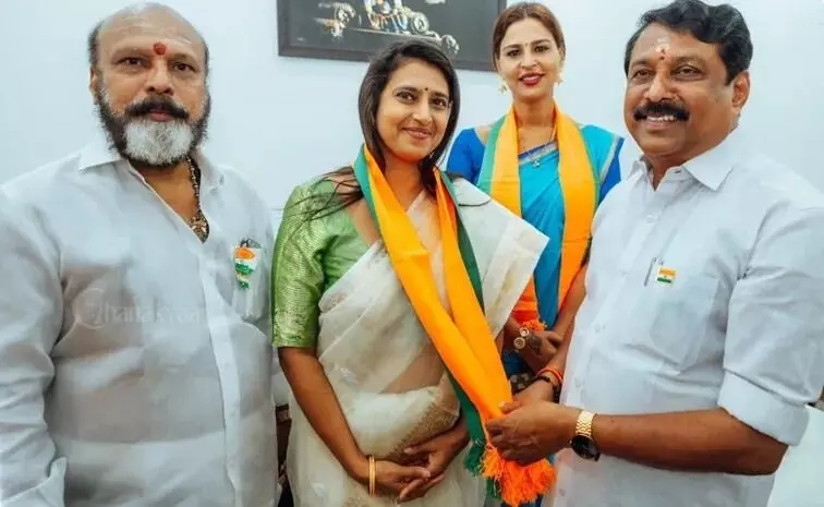 Actress Kasturi: బీజేపీలో చేరిన ప్రముఖ సినీ నటి కస్తూరి Actress Kasturi: బీజేపీలో చేరిన ప్రముఖ సినీ నటి కస్తూరి
