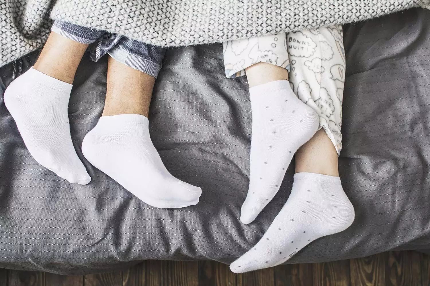 Sleep with Socks On: సాక్సులు వేసుకుని పడుకుంటే ఏమవుతుందో తెలుసా? Sleep with Socks On: సాక్సులు వేసుకుని పడుకుంటే ఏమవుతుందో తెలుసా?
