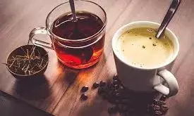 Black Coffee vs Black Tea: బ్లాక్ టీ కంటే బ్లాక్ కాఫీనే ఆరోగ్యానికి మంచిదా? నిపుణులు ఏమంటున్నారంటే.. Black Coffee vs Black Tea: బ్లాక్ టీ కంటే బ్లాక్ కాఫీనే ఆరోగ్యానికి మంచిదా? నిపుణులు ఏమంటున్నారంటే..
