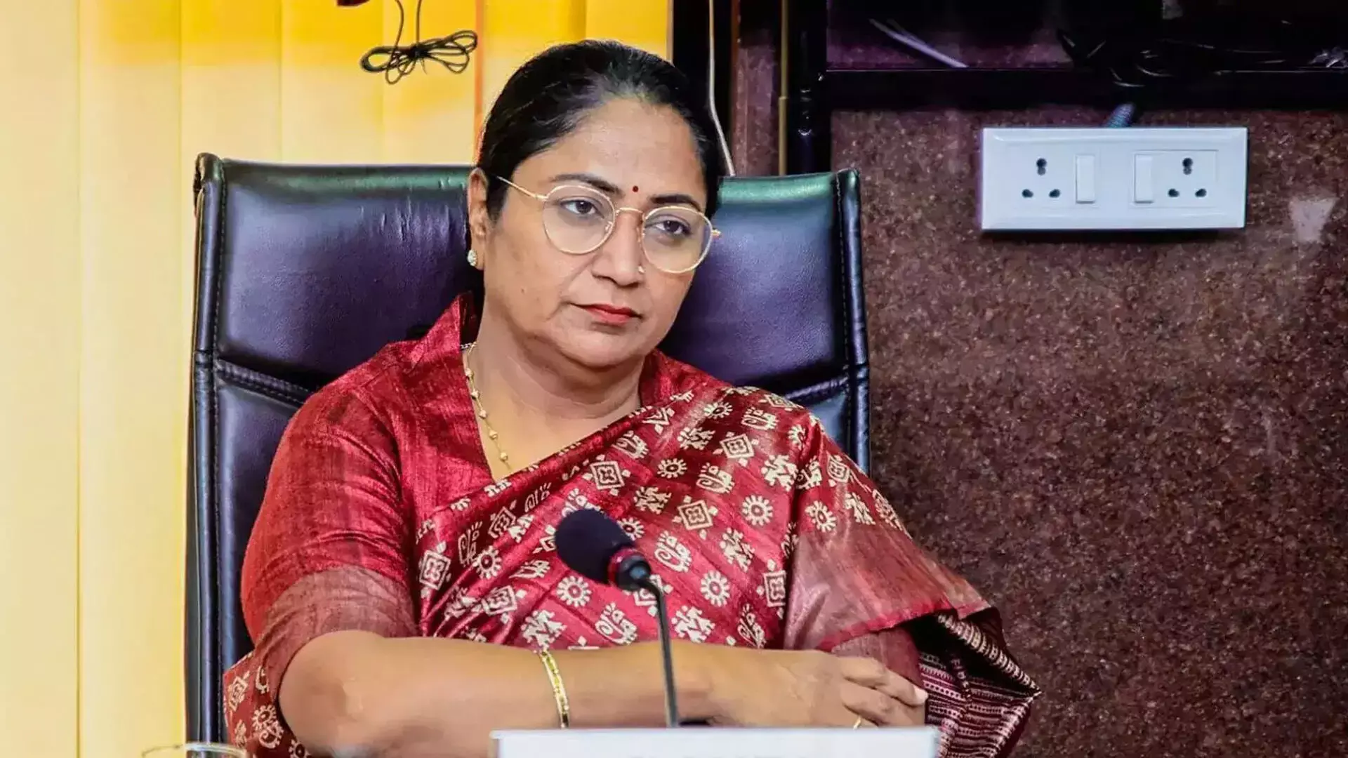 Delhi Cm Rekha Gupta : ఢిల్లీ ముఖ్యమంత్రి రేఖాగుప్తాపై దాడి Delhi Cm Rekha Gupta : ఢిల్లీ ముఖ్యమంత్రి రేఖాగుప్తాపై దాడి