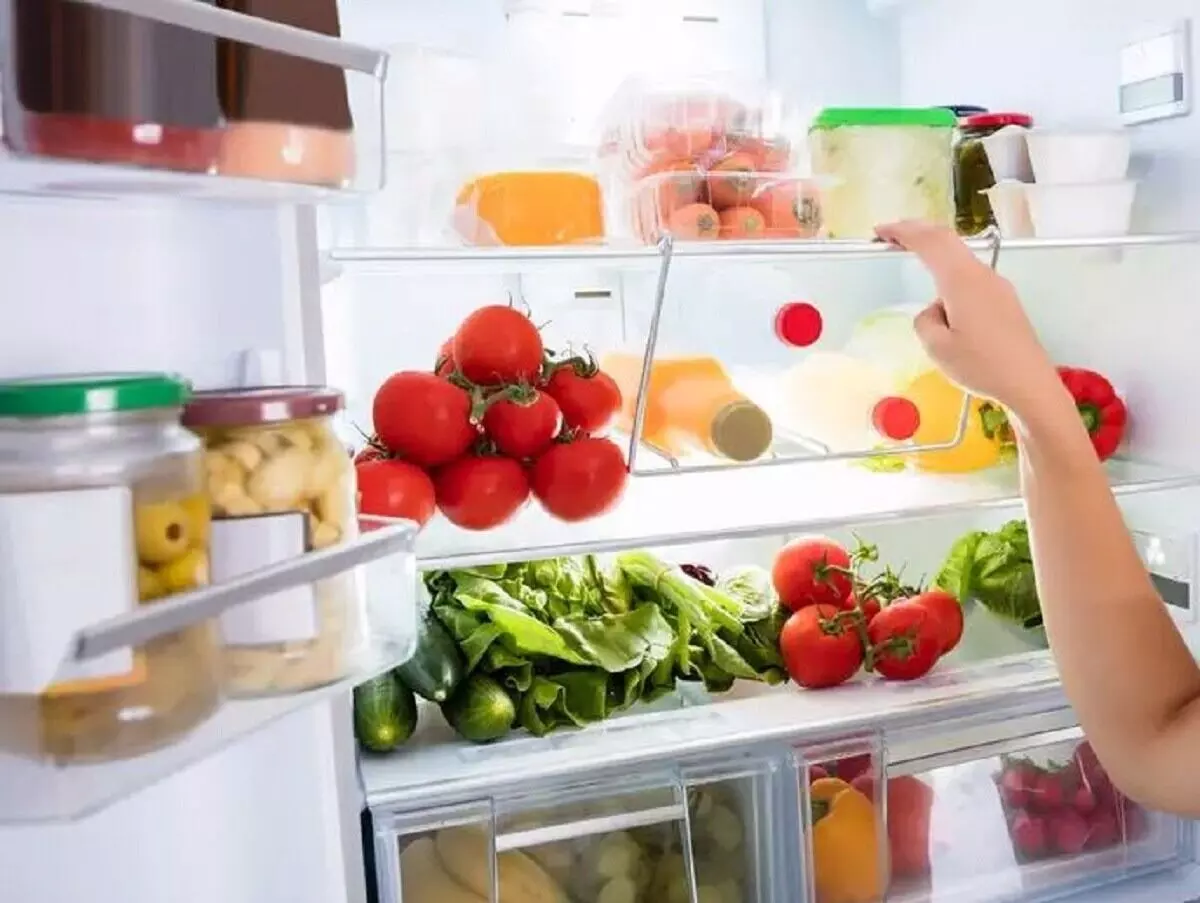 Refrigerator : ఈ 4 ఆహార పదార్ధాలను ఎట్టిపరిస్థితుల్లో ఫ్రిజ్లో పెట్టొద్దు Refrigerator : ఈ 4 ఆహార పదార్ధాలను ఎట్టిపరిస్థితుల్లో ఫ్రిజ్లో పెట్టొద్దు