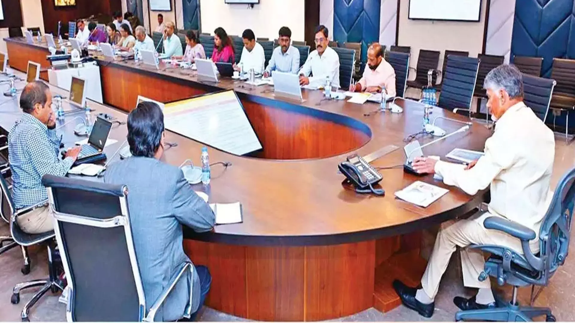 Ap Cm Review On Health : మండలానికో జన ఔషధి స్టోర్... బీసీ యువతకు ఉపాధి Ap Cm Review On Health : మండలానికో జన ఔషధి స్టోర్... బీసీ యువతకు ఉపాధి